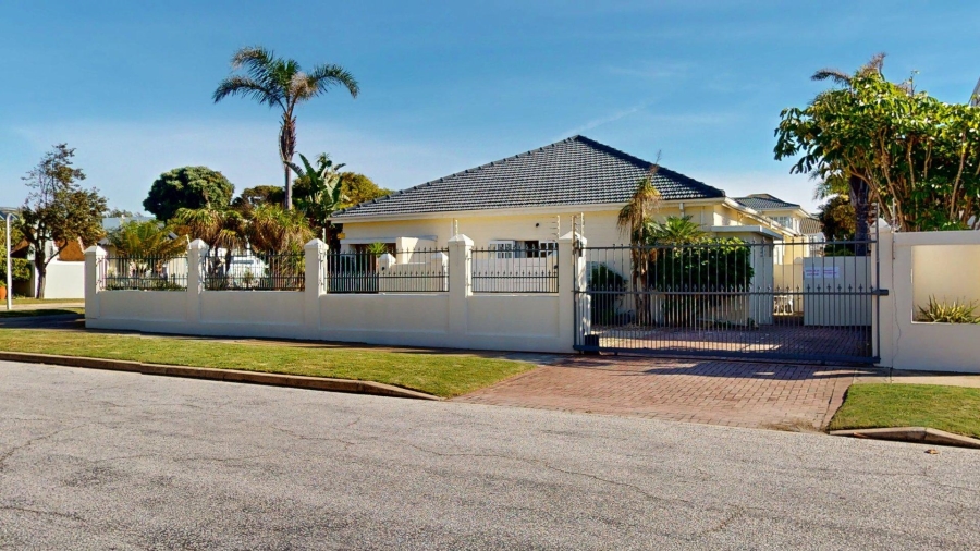 8 Bedroom Property for Sale in Summerstrand Eastern Cape